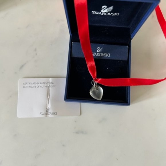 Swarovski puffed heart on a red ribbon - Picture 5 of 5